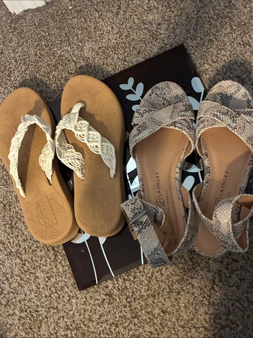 Roxy flip flops / Chinese laundry snack skin sandals